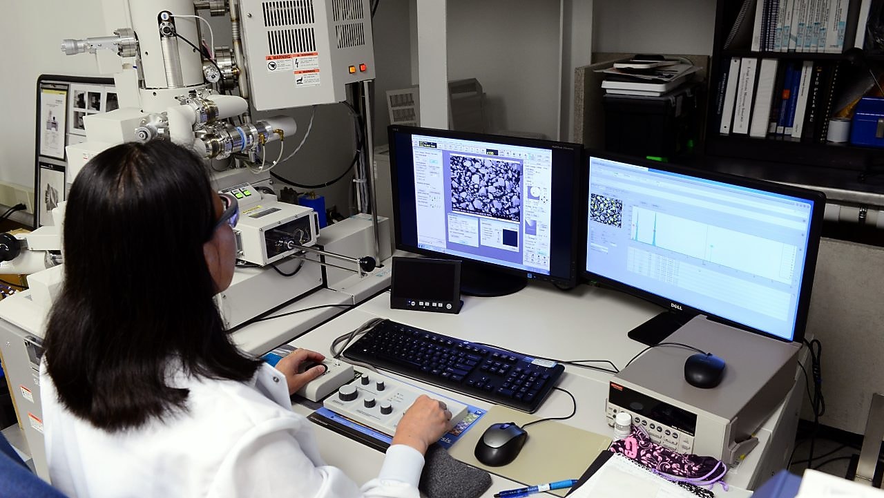 woman looking at her desktop in a laboratory