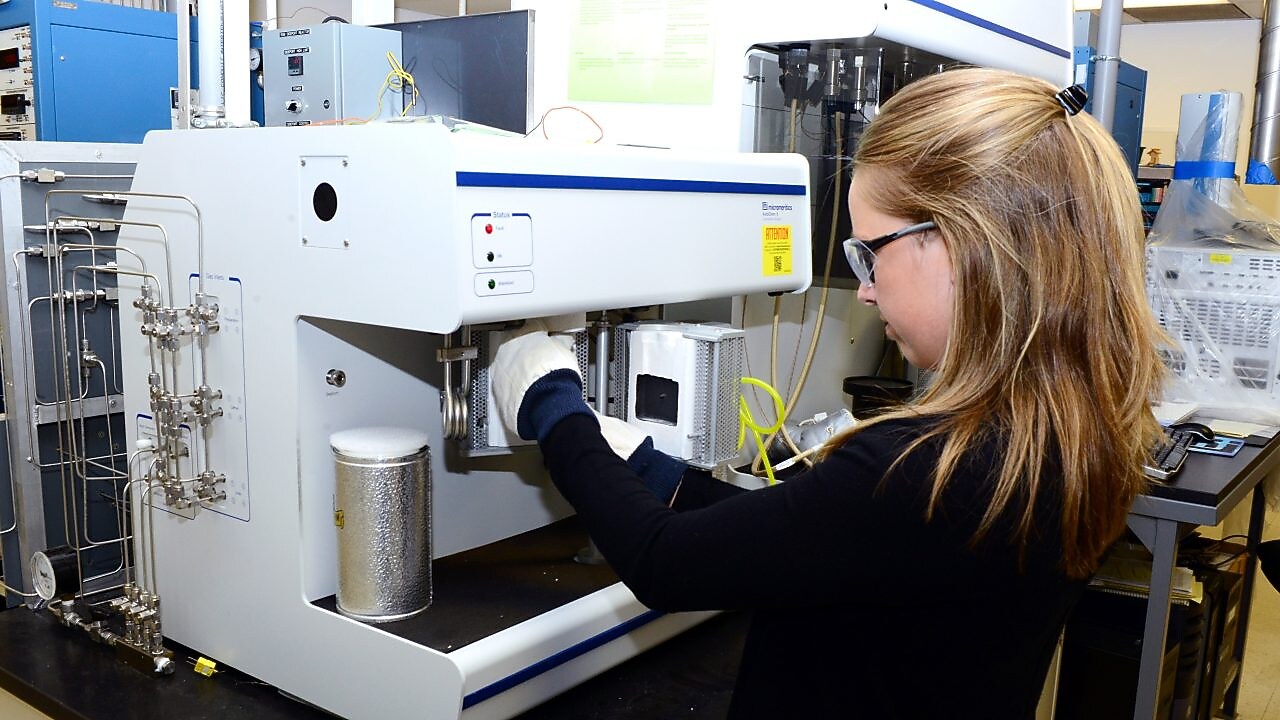 a women working in a laboratory